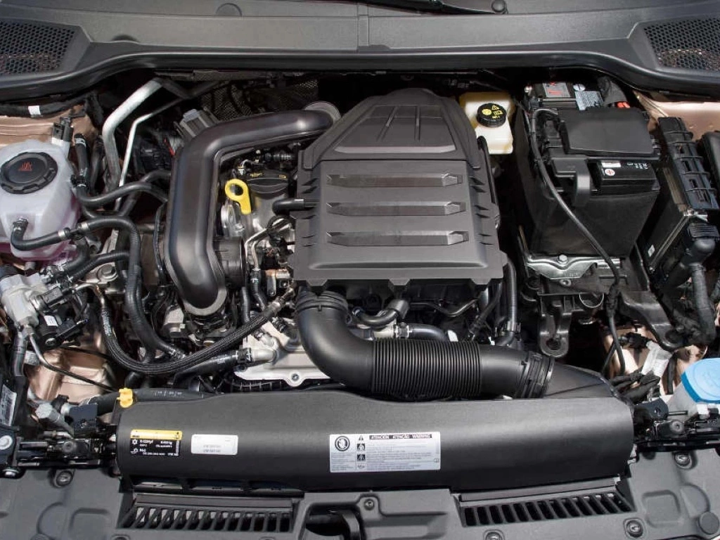 Cuida el motor de tu coche en solo un minuto