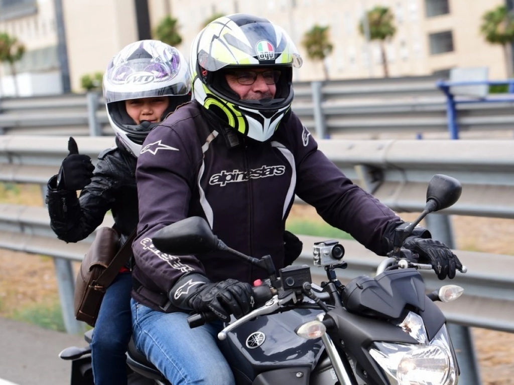 Niños en moto, como viajar seguros