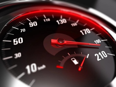 El exceso de velocidad no es una broma, y es que no solo te arriesgas a perder el carnet, tener cuantiosas multas o que te quiten puntos. Puedes perder la vida. El exceso de velocidad no es una broma, y es que no solo te arriesgas a perder el carnet, tener cuantiosas multas o que te quiten puntos. Puedes perder la vida.