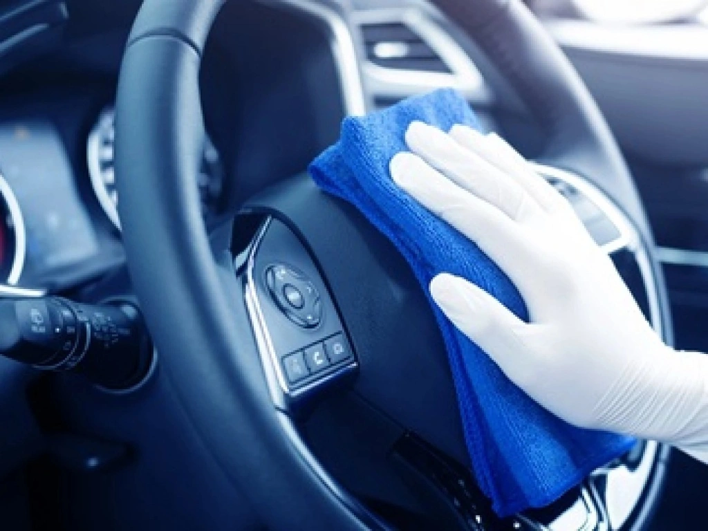 Desinfecta tu coche de forma segura para la vuelta al trabajo