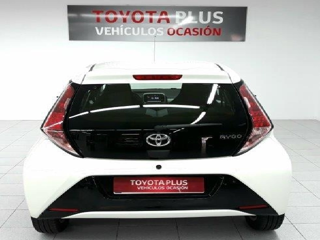 Toyota Aygo 1.0 70 xplay 51 kW (69 CV) con Ref 3598909