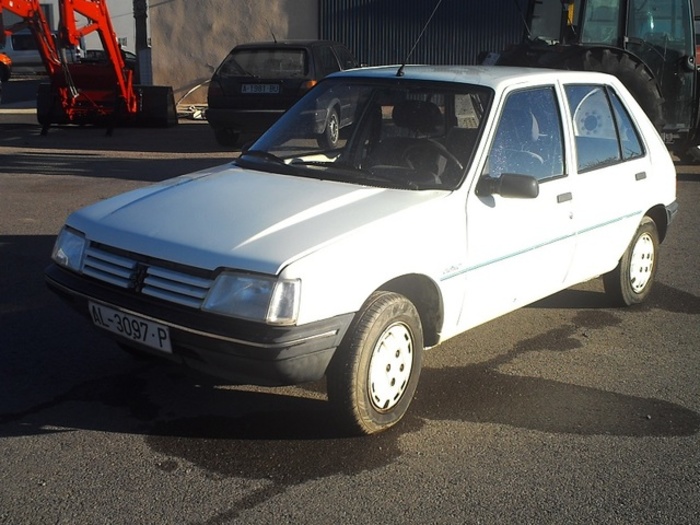 Peugeot 205 1.1 Style / Junior 40 kW (55 CV) Vehículo usado en Murcia - 1