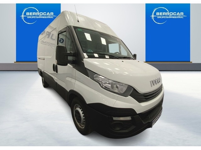 Iveco Daily Furgon 2.3 TD 35S 16 V 4100/H2 115 kW (156 CV) Vehículo usado en Sevilla