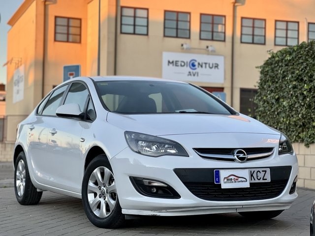 Opel Astra 1.6 CDTI Sedan S&S Elegance 81 kW (110 CV) Vehículo usado en Madrid - 1