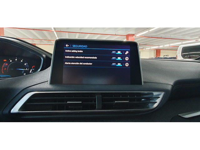 Peugeot3008 PureTech 130 S&S GT Line 96 kW (130 CV) Vehículo usado en Barcelona - 29