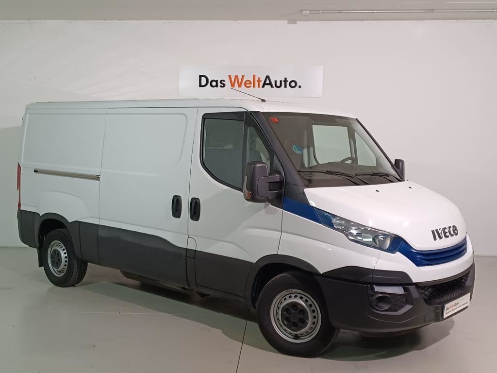 Iveco Daily Furgon 2.3 TD 35S 14 V 3520/H1 100 kW (136 CV) Vehículo usado en Barcelona