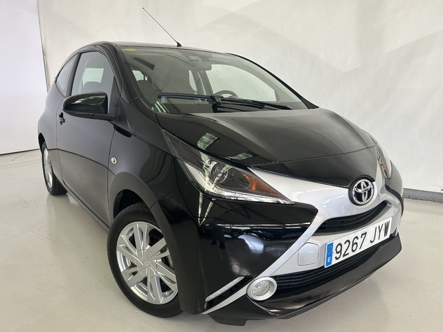 Toyota Aygo 1.0 70 x-play 51 kW (69 CV) Vehículo usado en Palencia