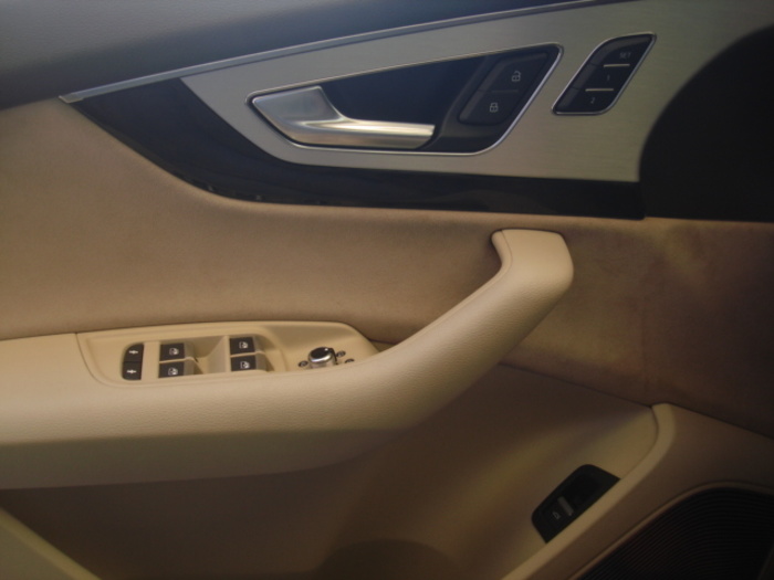 AudiSQ7 4.0 TDI quattro 320 kW (435 CV) tiptronic Vehículo usado en Barcelona - 35 AudiSQ7 4.0 TDI quattro 320 kW (435 CV) tiptronic Vehículo usado en Barcelona - 35