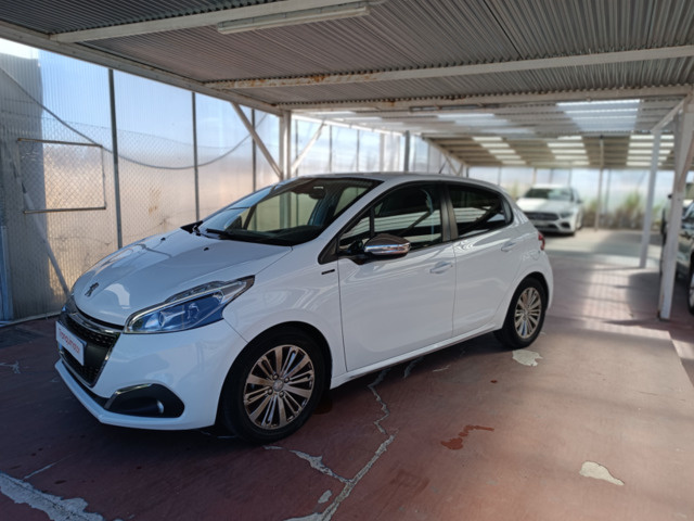 Peugeot 208 BlueHDi 100 S&S Signature 73 kW (99 CV) 1