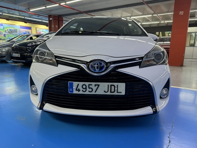 ToyotaYaris 100H Advance 74 kW (100 CV) Vehículo usado en Barcelona - 3