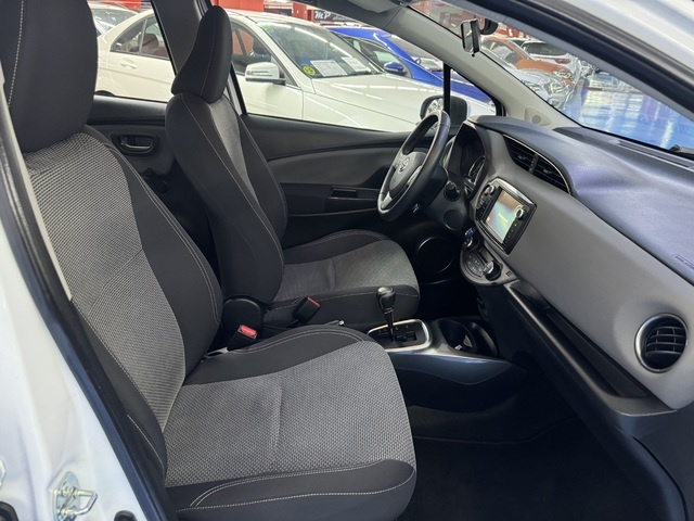 ToyotaYaris 100H Advance 74 kW (100 CV) Vehículo usado en Barcelona - 5