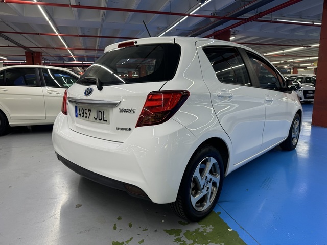 ToyotaYaris 100H Advance 74 kW (100 CV) Vehículo usado en Barcelona - 9