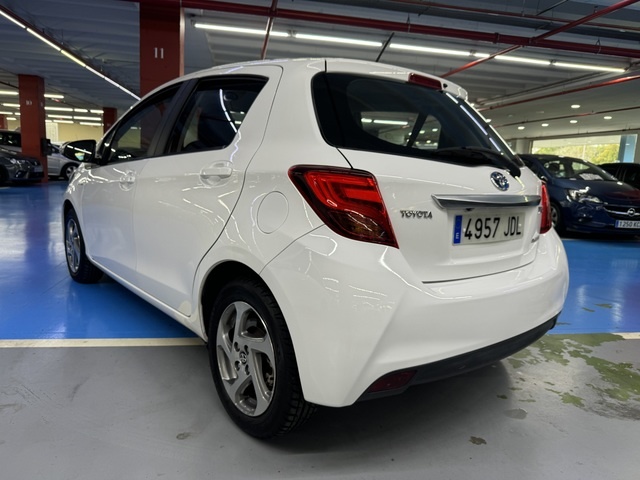 ToyotaYaris 100H Advance 74 kW (100 CV) Vehículo usado en Barcelona - 14