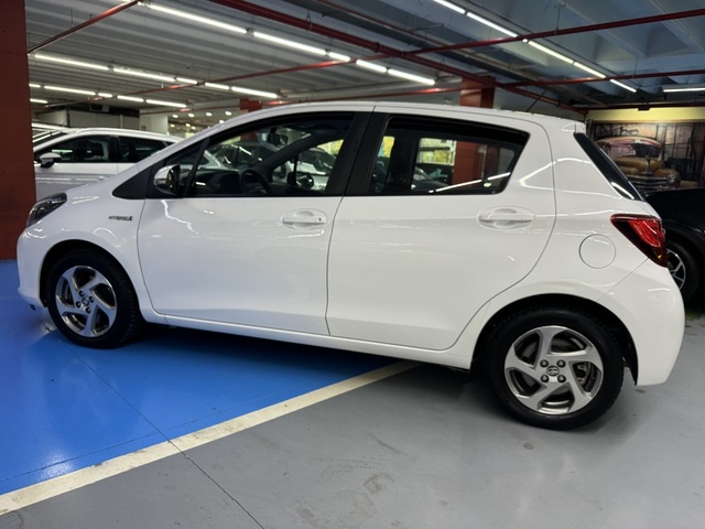 ToyotaYaris 100H Advance 74 kW (100 CV) Vehículo usado en Barcelona - 15