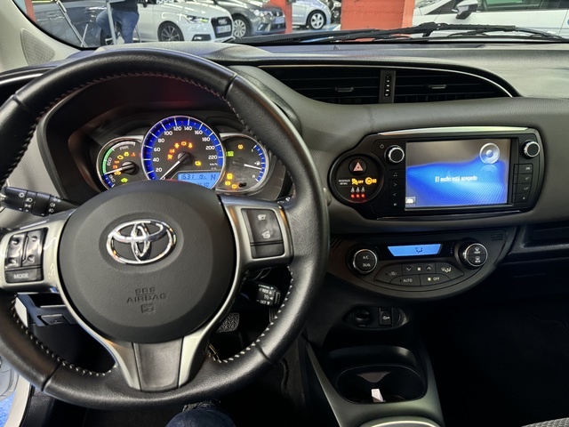 ToyotaYaris 100H Advance 74 kW (100 CV) Vehículo usado en Barcelona - 19