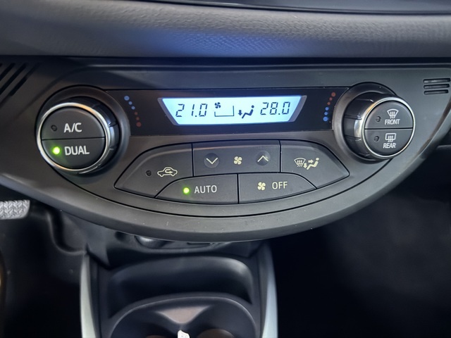 ToyotaYaris 100H Advance 74 kW (100 CV) Vehículo usado en Barcelona - 22