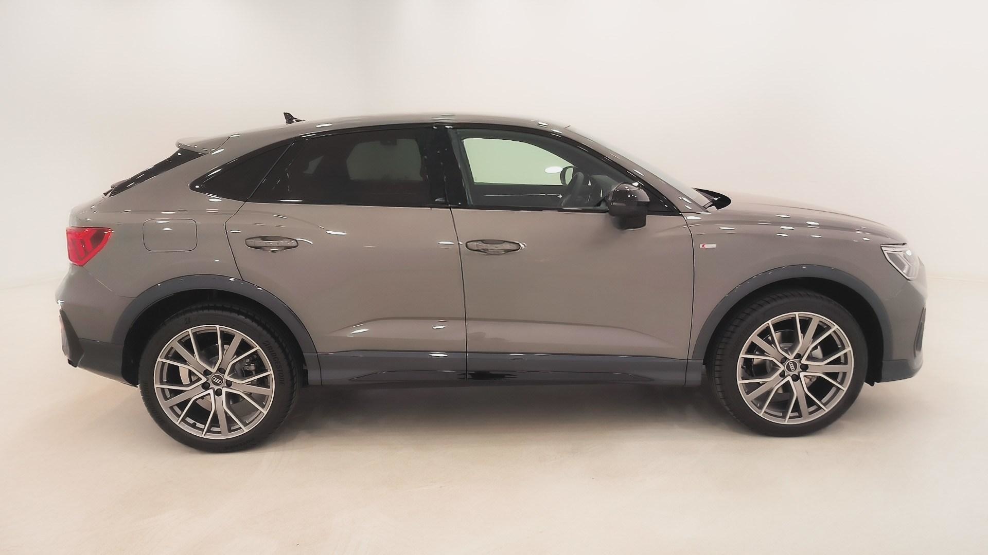 Audi Black line 35 TDI 110 kW (150 CV) S tronic Q3 Sportbackthumbs3