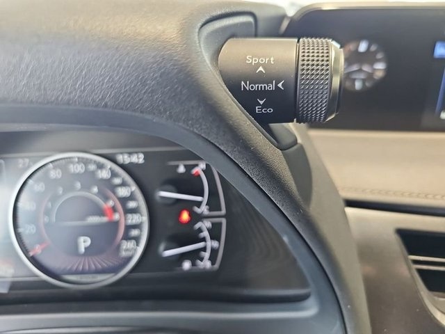 Lexus UX 250h Business 2WD 135 kW (184 CV) Vehículo usado en Madrid - 17 Lexus UX 250h Business 2WD 135 kW (184 CV) Vehículo usado en Madrid - 17