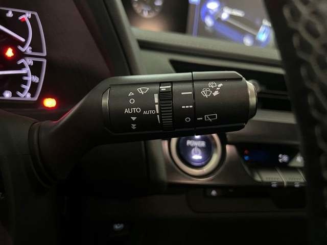 Lexus UX 250h Premium 135 kW (184 CV) Vehículo usado en Madrid - 16