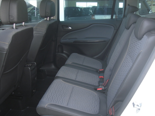 OpelZafira Tourer 2.0 CDTi Selective 96 kW (130 CV) Vehículo usado en Barcelona - 14