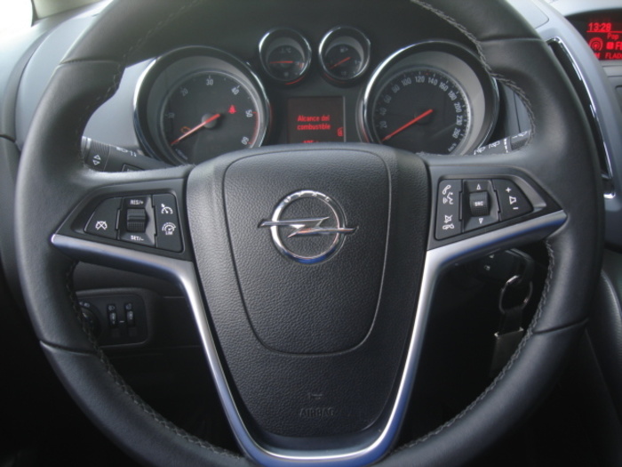 OpelZafira Tourer 2.0 CDTi Selective 96 kW (130 CV) Vehículo usado en Barcelona - 19 OpelZafira Tourer 2.0 CDTi Selective 96 kW (130 CV) Vehículo usado en Barcelona - 19