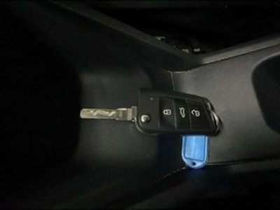 SEAT Ibiza 1.2 TSI Reference 66 kW (90 CV) SEAT Ibiza 1.2 TSI Reference 66 kW (90 CV)