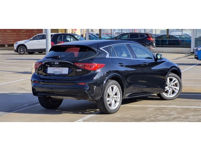 InfinitiQ30 1.6 TC Premium 7DCT 115 kW (156 CV) Vehículo usado en Barcelona - 9