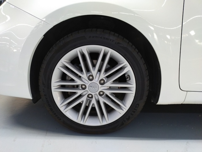 KiaCarens 1.6 GDi Drive 99 kW (135 CV) Vehículo usado en Barcelona - 9 KiaCarens 1.6 GDi Drive 99 kW (135 CV) Vehículo usado en Barcelona - 9