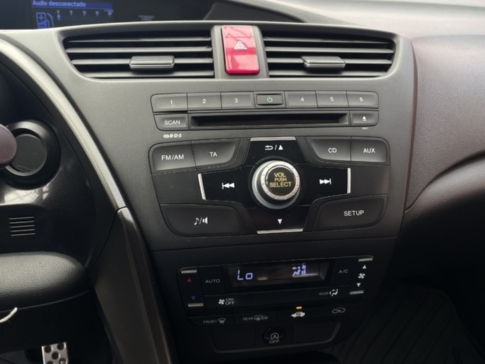 HondaCivic 1.4 I-VTEC Sport 74 kW (100 CV) Vehículo usado en Barcelona - 13 HondaCivic 1.4 I-VTEC Sport 74 kW (100 CV) Vehículo usado en Barcelona - 13