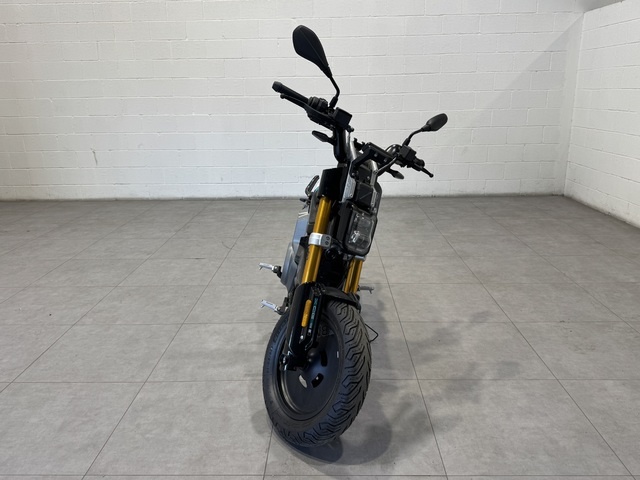 BMW Motorrad  CE 02 Ciclomotorthumbs3