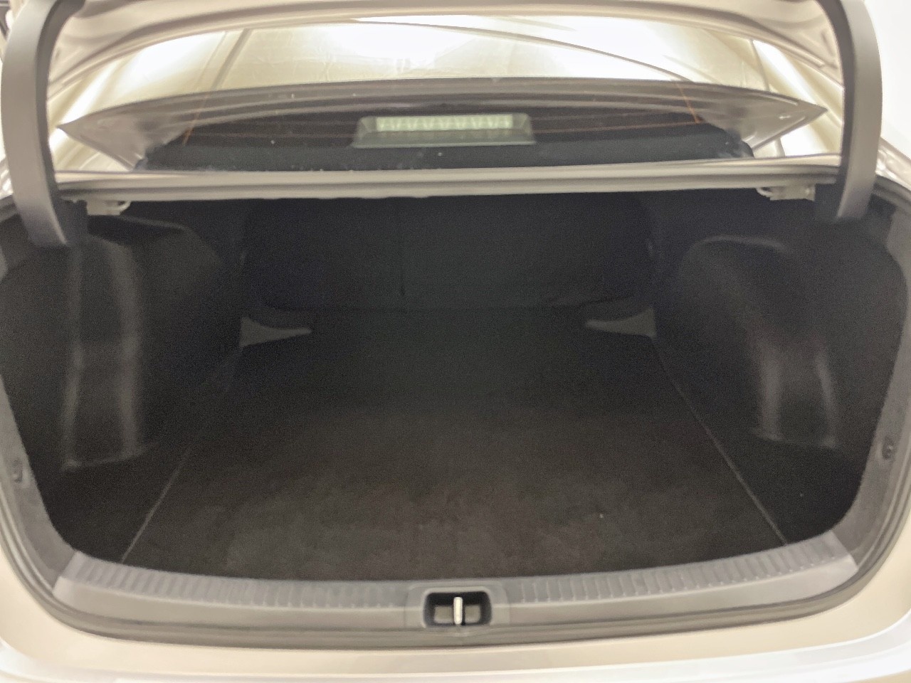 Toyota Corolla 1.8 125 Híbrido Sedan Feel! E-CVT 90 kW (122 CV) - 12 Toyota Corolla 1.8 125 Híbrido Sedan Feel! E-CVT 90 kW (122 CV) - 12