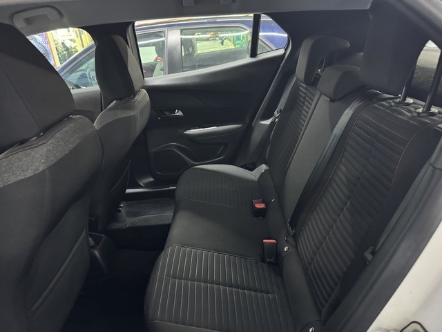 Peugeot2008 BlueHDi 110 S&S Active Pack 81 kW (110 CV) Vehículo usado en Barcelona - 14