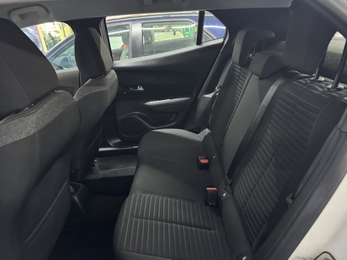 Peugeot2008 BlueHDi 110 S&S Active Pack 81 kW (110 CV) Vehículo usado en Barcelona - 14 Peugeot2008 BlueHDi 110 S&S Active Pack 81 kW (110 CV) Vehículo usado en Barcelona - 14