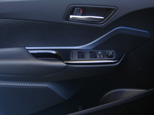 Toyota C-HR 1.8 125H Active 90 kW (122 CV) Toyota C-HR 1.8 125H Active 90 kW (122 CV)