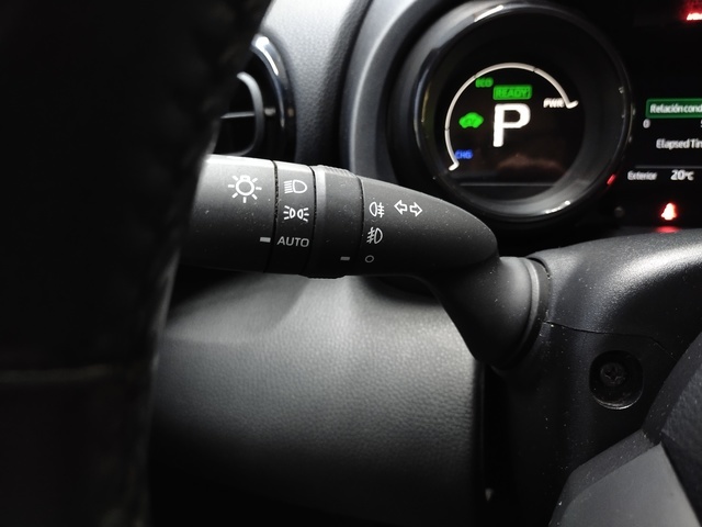 ToyotaYaris 1.5 120H Style Plus 85 kW (116 CV) Vehículo usado en Barcelona - 19