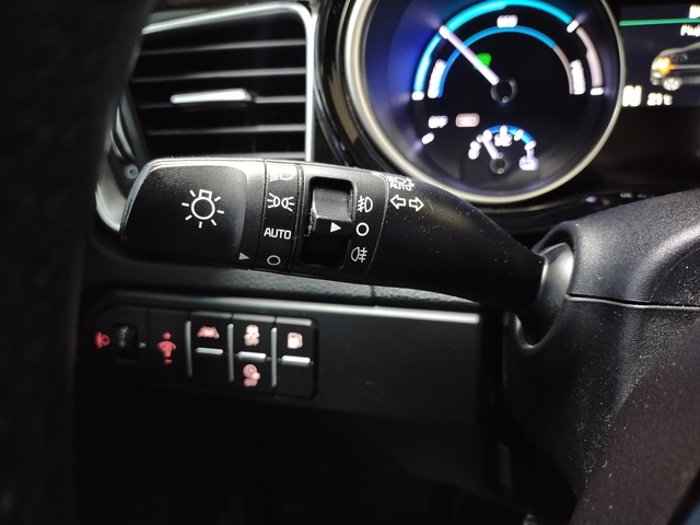 KiaXCeed 1.6 GDi PHEV eDrive 104 kW (141 CV) Vehículo usado en Barcelona - 16 KiaXCeed 1.6 GDi PHEV eDrive 104 kW (141 CV) Vehículo usado en Barcelona - 16