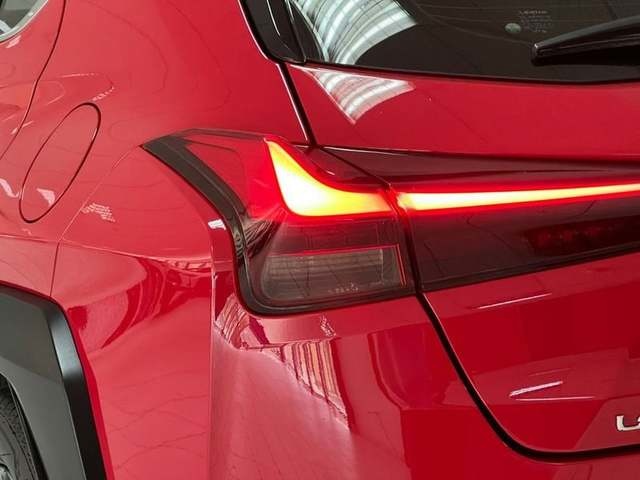 Lexus UX 250h Business 2WD 135 kW (184 CV) Vehículo usado en Madrid - 32