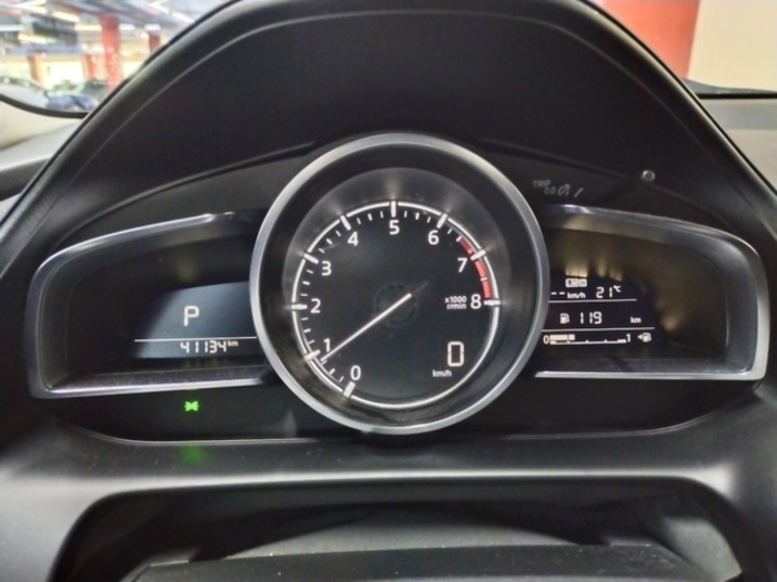 MazdaCX-3 2.0 Skyactiv-G Zenith White Cruise 2WD AT 89 kW (121 CV) Vehículo usado en Barcelona - 21 MazdaCX-3 2.0 Skyactiv-G Zenith White Cruise 2WD AT 89 kW (121 CV) Vehículo usado en Barcelona - 21