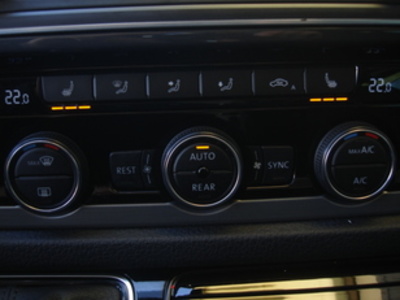 Volkswagen Multivan Premium Batalla Corta 2.0 TDI BMT 146 kW (198 CV) DSG Volkswagen Multivan Premium Batalla Corta 2.0 TDI BMT 146 kW (198 CV) DSG