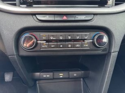 Kia Ceed 1.6 MHEV iMT Drive 100 kW (136 CV) Kia Ceed 1.6 MHEV iMT Drive 100 kW (136 CV)