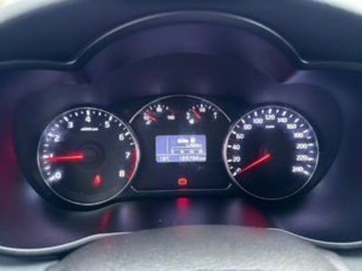 Kia Carens 1.6 GDi Concept 99 kW (135 CV) Kia Carens 1.6 GDi Concept 99 kW (135 CV)
