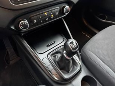 Kia Carens 1.6 GDi Concept 99 kW (135 CV) Kia Carens 1.6 GDi Concept 99 kW (135 CV)
