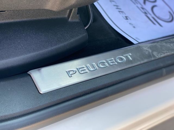 Peugeot3008 BlueHDI 130 S&S GT Line 96 kW (130 CV) Vehículo usado en Barcelona - 18 Peugeot3008 BlueHDI 130 S&S GT Line 96 kW (130 CV) Vehículo usado en Barcelona - 18