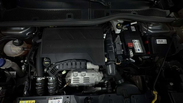 Peugeot2008 PureTech 100 S&S Allure 75 kW (100 CV) Vehículo usado en Barcelona - 17