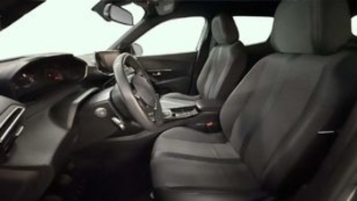 Peugeot 2008 PureTech 100 S&S Allure 75 kW (100 CV) Peugeot 2008 PureTech 100 S&S Allure 75 kW (100 CV)