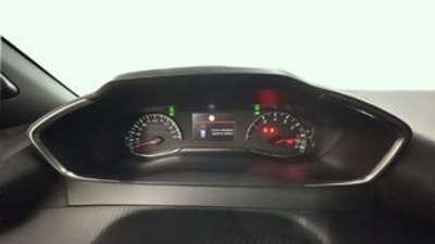Peugeot 2008 PureTech 100 S&S Allure 75 kW (100 CV) Peugeot 2008 PureTech 100 S&S Allure 75 kW (100 CV)