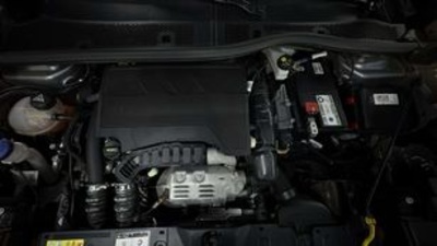 Peugeot 2008 PureTech 100 S&S Allure 75 kW (100 CV) Peugeot 2008 PureTech 100 S&S Allure 75 kW (100 CV)