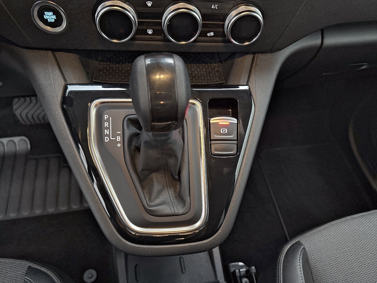 Renault Kangoo Combi E-TECH 22kW Techno L1 90 kW (122 CV) - 7 Renault Kangoo Combi E-TECH 22kW Techno L1 90 kW (122 CV) - 7