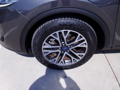 Ford Kuga 2.5 Duratec PHEV Titanium Auto 165 kW (225 CV) Ford Kuga 2.5 Duratec PHEV Titanium Auto 165 kW (225 CV)