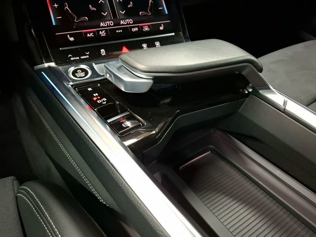 Audi Q8 e-tron Sport 50 95kWh quattro 250 kW (340 CV) Vehículo usado en Las Palmas - 8